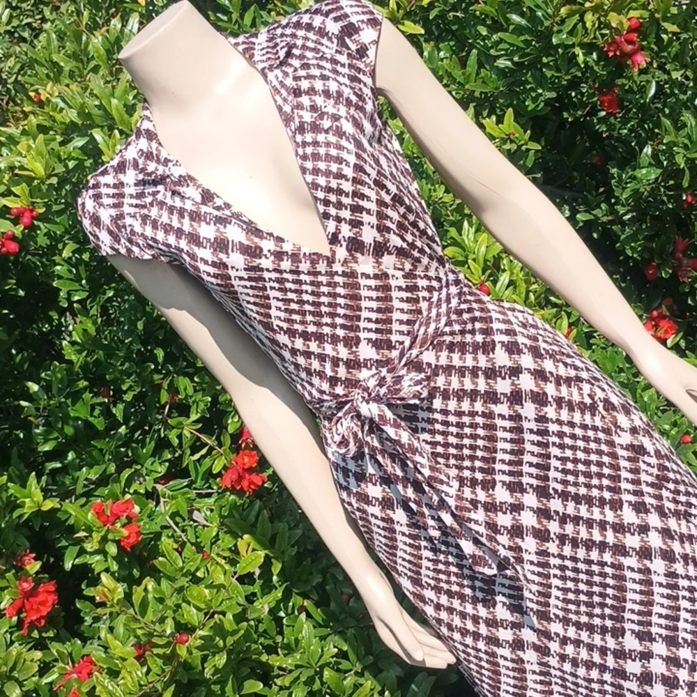 DIANE VON FURSTENBERG WRAPAROUND DRESS - Picture 2 of 6